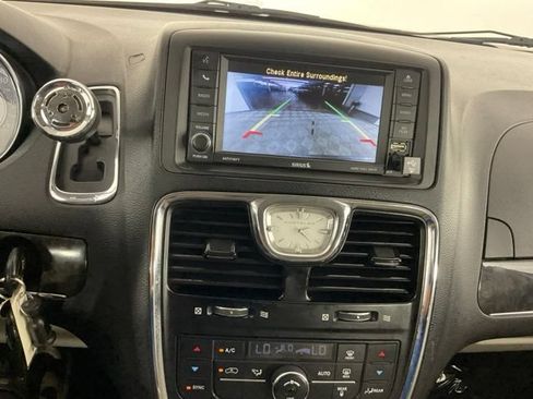 Used 2016 Chrysler Town & Country Touring FWD image 26