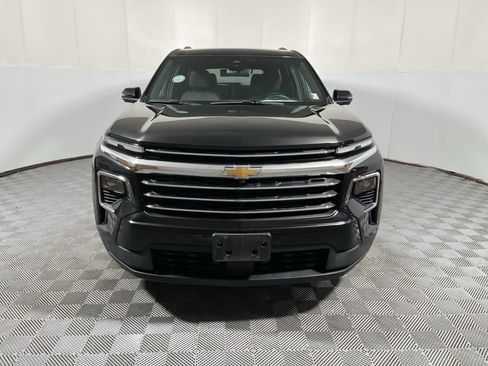 Used 2024 Chevrolet Traverse LT AWD/4WD image 3