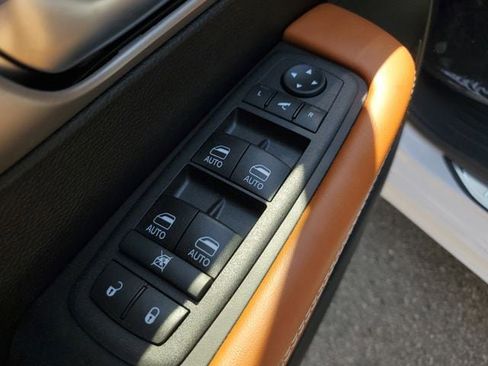 New 2026 Chrysler Pacifica Pinnacle image 22