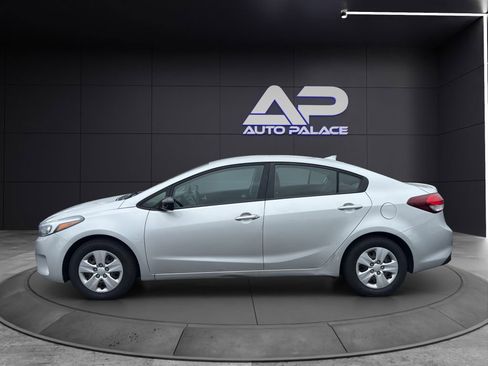 Used 2017 Kia Forte LX image 7