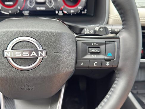 Used 2025 Nissan Rogue SL FWD image 20