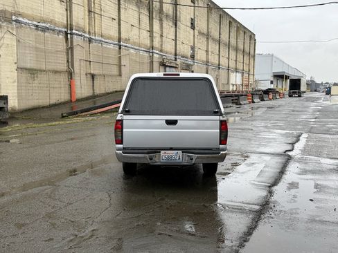 Used 2000 Nissan Frontier XE image 7