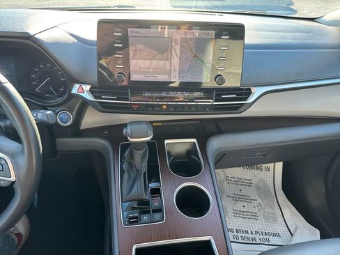 Used 2022 Toyota Sienna XLE w/ XLE Plus Package image 19