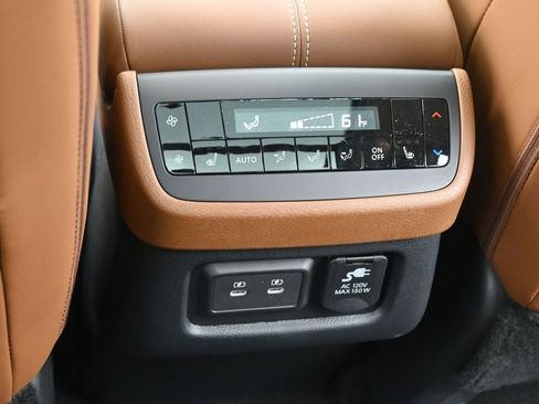 New 2026 Nissan Pathfinder Platinum w/ Lighting Package AWD/4WD image 16