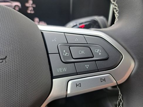 New 2026 Volkswagen Tiguan SE FWD image 14
