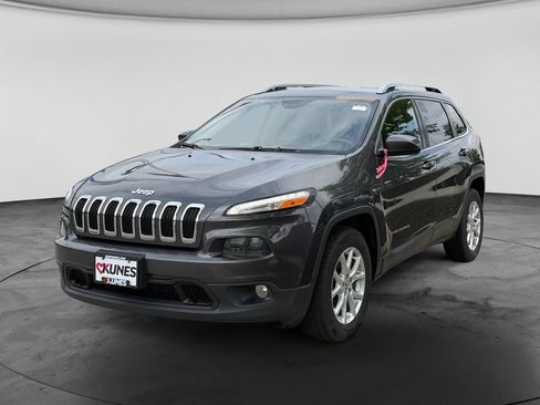 Used 2016 Jeep Cherokee Latitude w/ Comfort & Convenience Group AWD/4WD image 4
