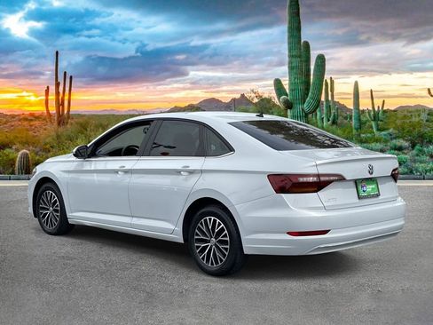 Used 2019 Volkswagen Jetta SE w/ Cold Weather Package FWD image 3