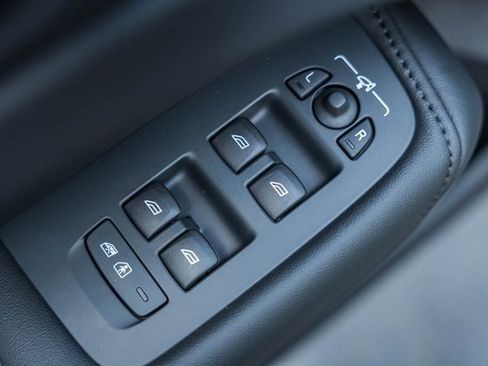 Certified 2025 Volvo XC60 T8 Plus w/ Protection Package Premier image 36