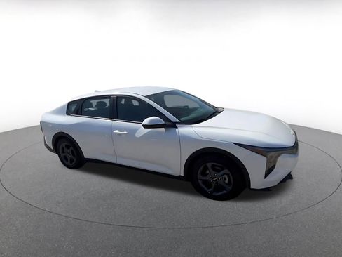 Used 2025 Kia K4 LXS image 2