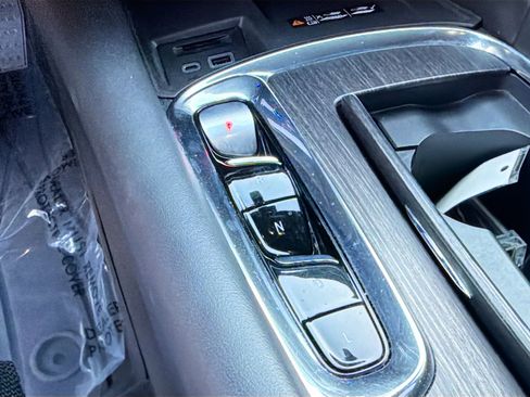 Used 2023 Buick Enclave Avenir w/ Avenir Technology Package image 28