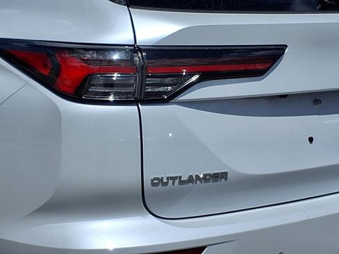 Used 2025 Mitsubishi Outlander SE AWD/4WD image 25