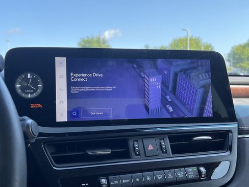 Used 2023 Lexus ES 350 Ultra Luxury w/ Accessory Package (Z2) FWD image 23