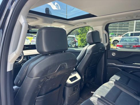Certified 2025 Lincoln Navigator L Reserve AWD/4WD image 27