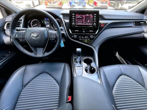 Used 2024 Toyota Camry SE image 16