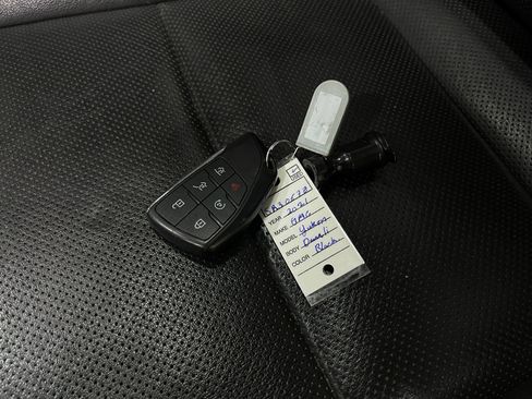 Used 2021 GMC Yukon Denali w/ Advanced Technology Package image 39