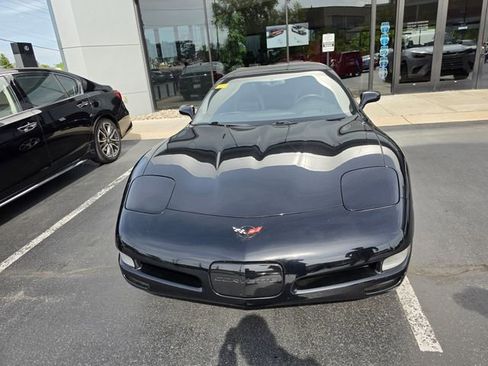 Used 2004 Chevrolet Corvette Coupe w/ Preferred Equipment Group RWD image 8