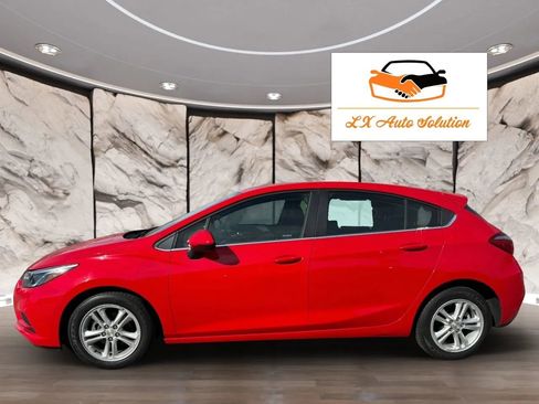 Used 2018 Chevrolet Cruze LT w/ Convenience Package FWD image 2