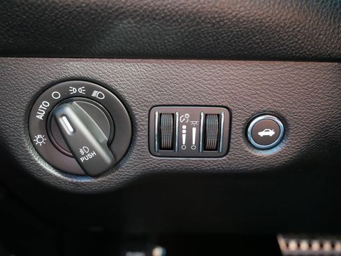 Used 2015 Dodge Challenger R/T Scat Pack w/ Leather Interior Group RWD image 25