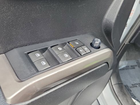 Used 2021 Toyota Tacoma SR5 w/ SR5 Appearance Package (SM) RWD image 18