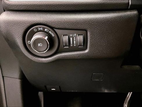 Used 2018 Chrysler Pacifica Limited w/ Advanced Safetytec Group FWD image 38