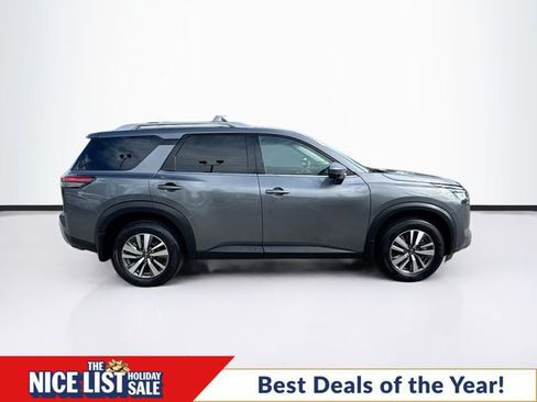 Used 2024 Nissan Pathfinder SL w/ Black Appearance Package image 8