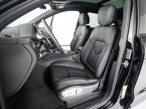 New 2026 Porsche Macan AWD/4WD image 17