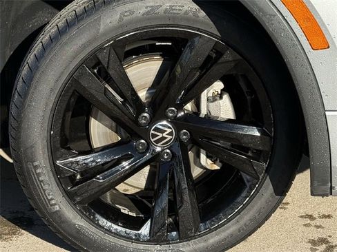 Certified 2023 Volkswagen Tiguan SE R-Line image 7