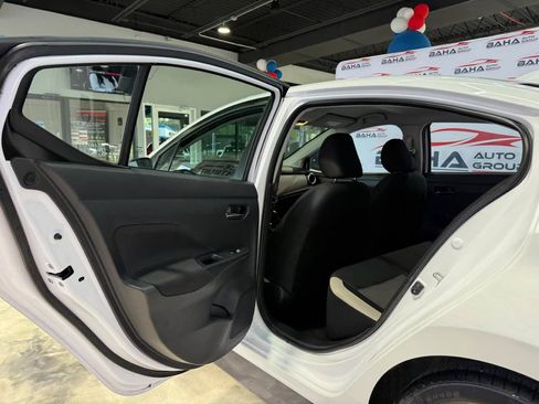 Used 2022 Nissan Versa SV FWD image 32