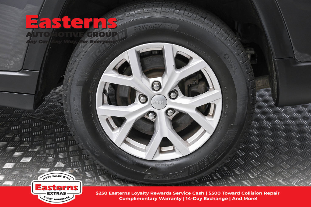 Used 2022 Jeep Grand Cherokee L Limited AWD/4WD image 9