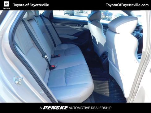 Used 2018 Honda Accord Touring image 5