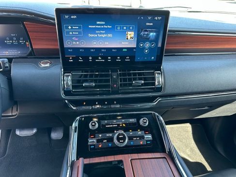 Used 2024 Lincoln Navigator L 4WD image 27