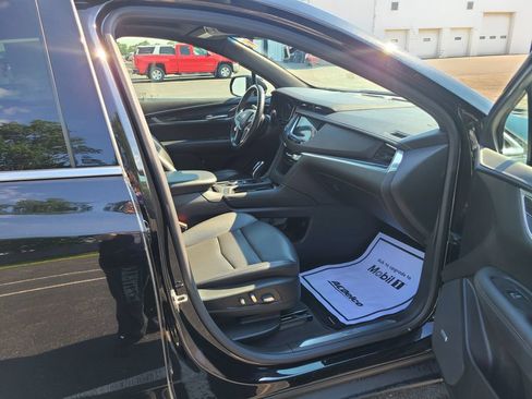 Used 2021 Cadillac XT5 Premium Luxury w/ LPO, Floor Liner Package FWD image 12