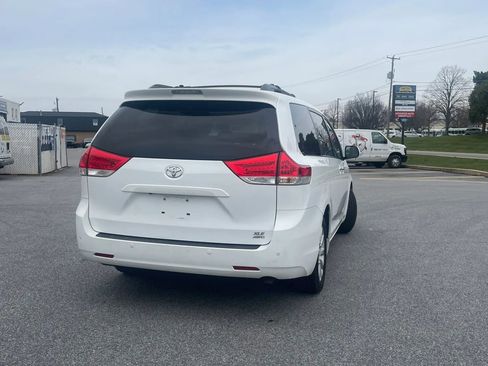Used 2013 Toyota Sienna XLE w/ Entertainment Pkg image 8