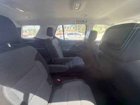 Used 2021 Chevrolet Traverse LT FWD image 12