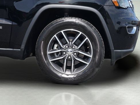 Used 2017 Jeep Grand Cherokee Limited w/ Luxury Group II AWD/4WD image 4