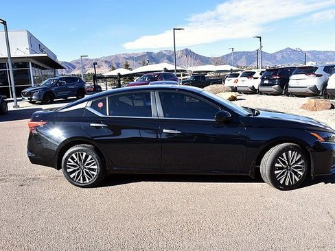 Used 2024 Nissan Altima 2.5 SV w/ SV Premium Package image 11