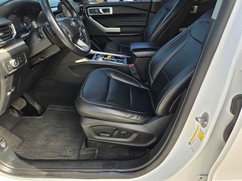 Used 2020 Ford Explorer XLT w/ Equipment Group 202A RWD image 18