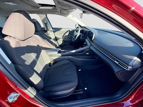 New 2025 Hyundai Elantra SEL image 21