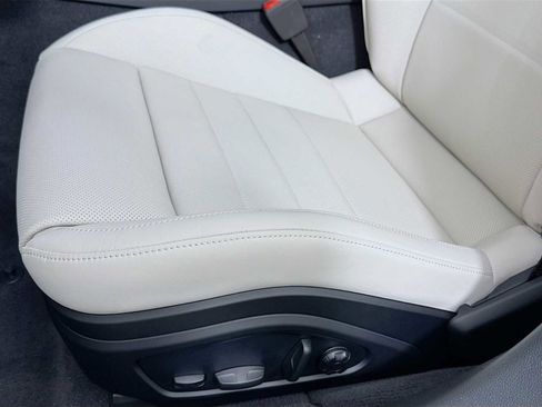 New 2025 Porsche Panamera 4 image 13