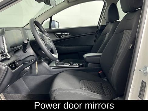 Used 2024 Kia Sportage LX image 8