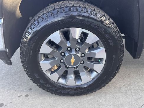 Used 2024 Chevrolet Silverado 2500 LT image 9