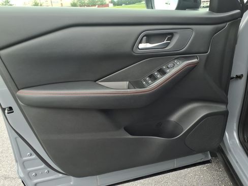 Used 2025 Nissan Rogue SV AWD/4WD image 20