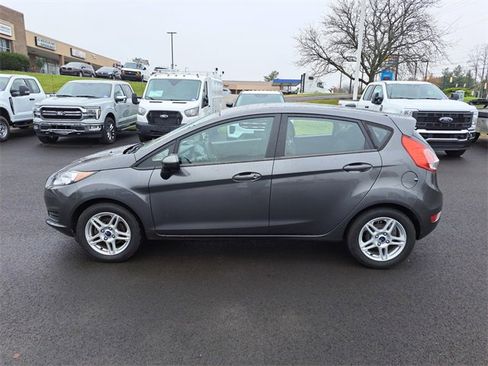 Used 2017 Ford Fiesta SE image 2