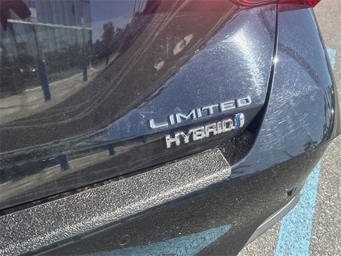 Used 2022 Toyota Avalon Limited image 9