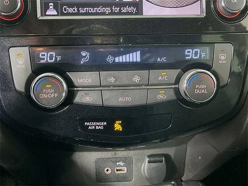 Used 2018 Nissan Rogue SL w/ Premium Package image 17