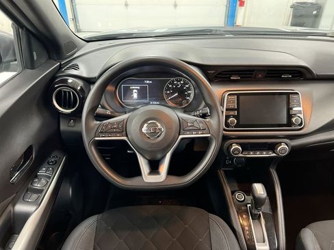 Used 2019 Nissan Kicks SV FWD image 11