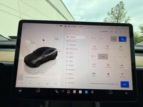 Used 2025 Tesla Model Y Long Range AWD/4WD image 33