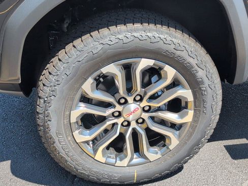 New 2026 GMC Canyon Denali w/ LPO, Black Badging Package AWD/4WD image 8