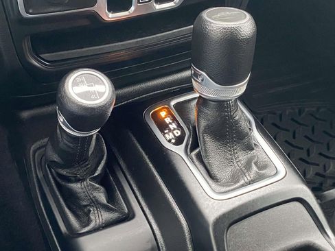 Used 2023 Jeep Gladiator Sport AWD/4WD image 29