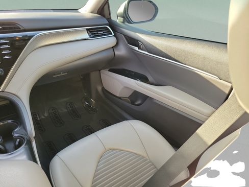 Used 2018 Toyota Camry SE w/ Convenience Package FWD image 11